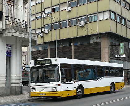 Autobusová pohlednice z portugalské Coimbry