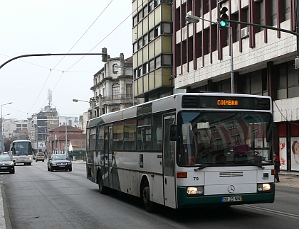 Autobusová pohlednice z portugalské Coimbry