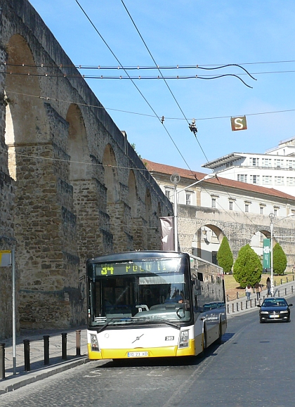 Autobusová pohlednice z portugalské Coimbry