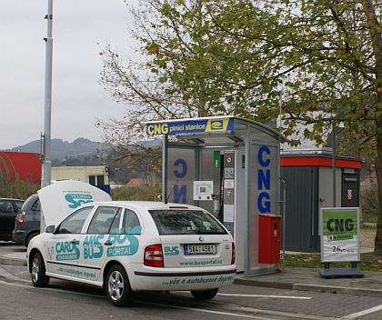 BUSportál jezdí na CNG: Tankování v areálu  benzinové stanice v Králově Dvoře