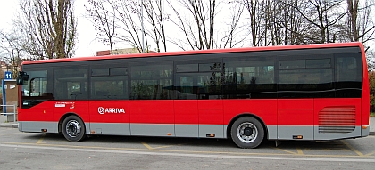 První částečně nízkopodlažní autobus Iveco Crossway LE nasadila Arriva Praha 