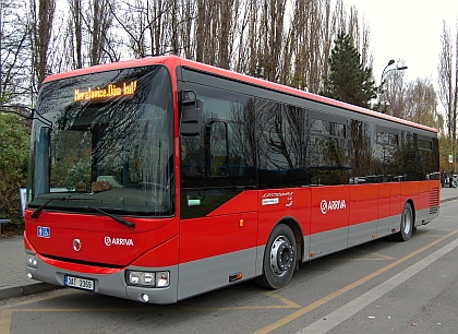 První částečně nízkopodlažní autobus Iveco Crossway LE nasadila Arriva Praha 