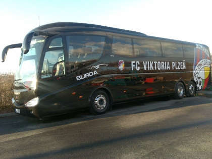 Autokary, které vozí sportovní kluby: FC Viktoria Plzeň se vozí ve Scanii Irizar