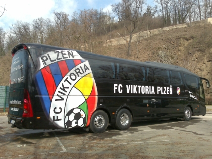 Autokary, které vozí sportovní kluby: FC Viktoria Plzeň se vozí ve Scanii Irizar