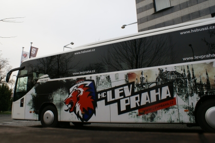 Autokary, které vozí sportovní kluby: FC Viktoria Plzeň se vozí ve Scanii Irizar