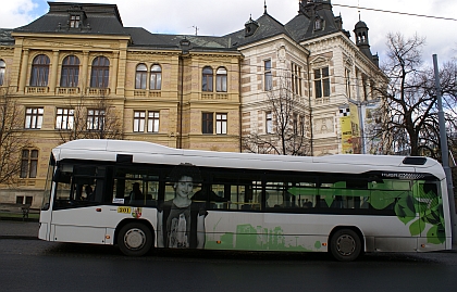 Aktuálně z Plzně: Hybridní autobus Volvo 7700 si vyzkoušejí řidiči i cestující