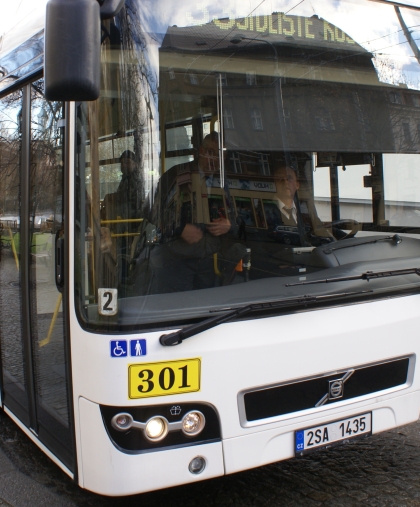 Aktuálně z Plzně: Hybridní autobus Volvo 7700 si vyzkoušejí řidiči i cestující