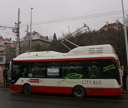 Vídeňský elektrobus v Praze II. - záběry z nabíjecího místa na Bořislavce