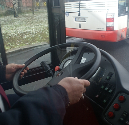 Vídeňský elektrobus v Praze II. - záběry z nabíjecího místa na Bořislavce