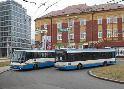 Cestujícím v elektrobusu SOR na lince 38 v Ostravě