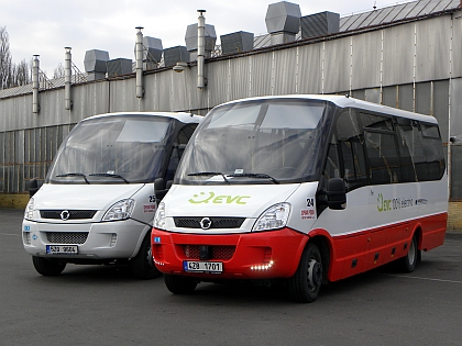 Dva malokapacitní autobusy nástavbáře Rošero-P, elektrobus a autobus na CNG