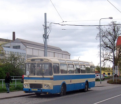 Z promojízdy historickým autobusem ŠL 11 po Konstantinolázeňsku