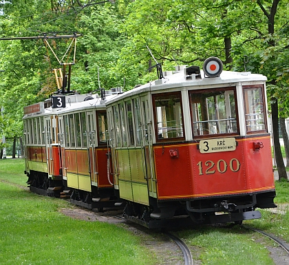 VELKÁ FOTOREPORTÁŽ z cesty historickou tramvajovou soupravou  na lince 3 