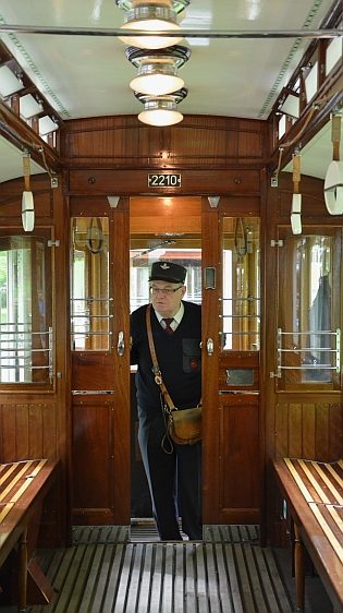 VELKÁ FOTOREPORTÁŽ z cesty historickou tramvajovou soupravou  na lince 3 