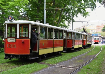 VELKÁ FOTOREPORTÁŽ z cesty historickou tramvajovou soupravou  na lince 3 