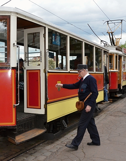 VELKÁ FOTOREPORTÁŽ z cesty historickou tramvajovou soupravou  na lince 3 