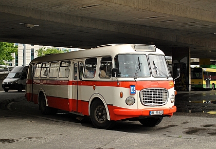 Bratislava 17.5.2014: Historické autobusy, trolejbus a tramvaje 