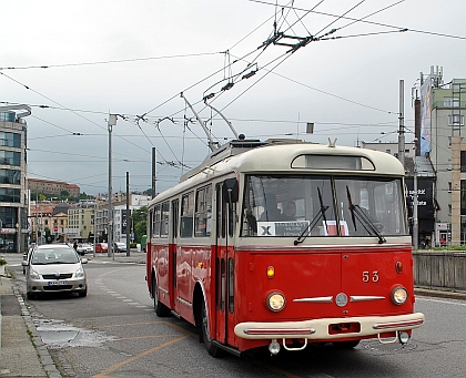 Bratislava 17.5.2014: Historické autobusy, trolejbus a tramvaje 