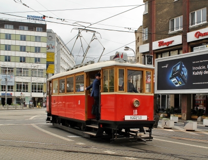 Bratislava 17.5.2014: Historické autobusy, trolejbus a tramvaje 