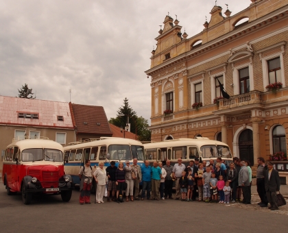 Důstojné připomenutí kouřimských autobusových výročí 