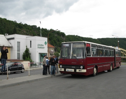 Kinobus, historické autobusy a lodě vyjely do Štěchovic a na Slapy 21.6.2014