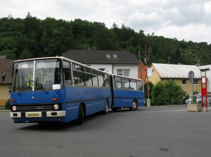 Kinobus, historické autobusy a lodě vyjely do Štěchovic a na Slapy 21.6.2014