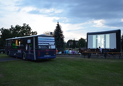 Kinobus DPP 2014: Fotoreportáž z promítání 7.7. ve Kbelích