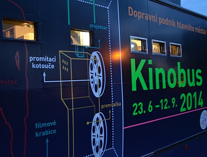 Kinobus DPP 2014: Fotoreportáž z promítání 7.7. ve Kbelích