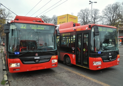 Trolejbus Škoda 30 Tr SOR s dieselagregátem zachytil v Bratislavě v provozu 