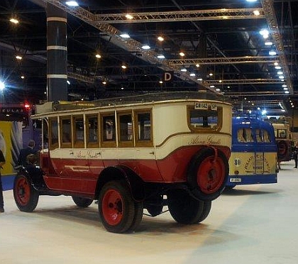 Z madridského veletrhu FIAA 2014: Autobusoví veteráni  1914 - 1953