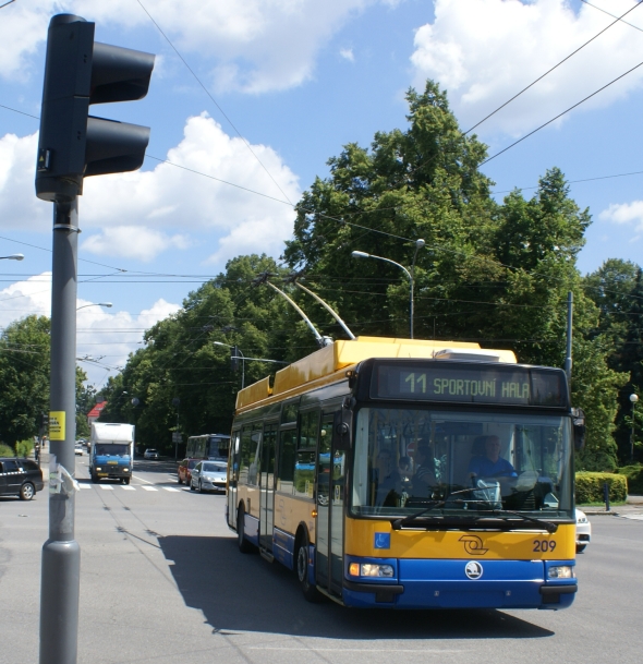 První zlínský nízkopodlažní kloubový trolejbus slaví 10. narozeniny