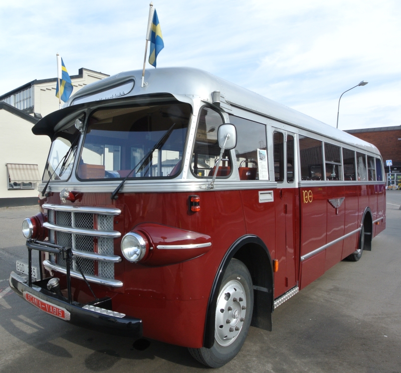 Úžasný historický autobus Scania-Vabis z roku 1951 s poštovní schránkou