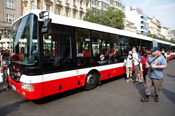 90 let autobusů v Praze. Autobusový průvod II. Současná flotila