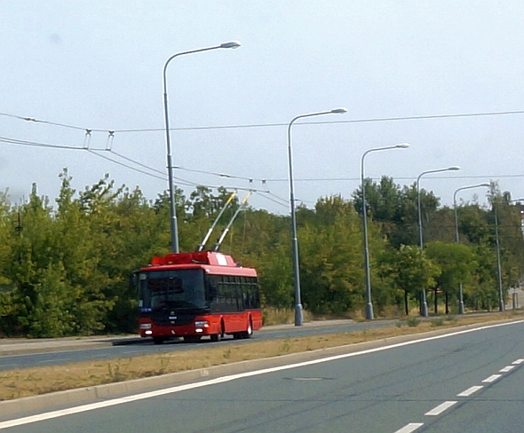 Letní pelmel z Plzně: Hybrid Škoda na pravidelné lince, trolejbus PMDP ev.č.484