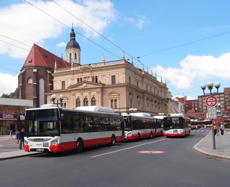 Flotila opavských CNG autobusů je kompletní, spolu s trolejbusy jezdí v Opavě 