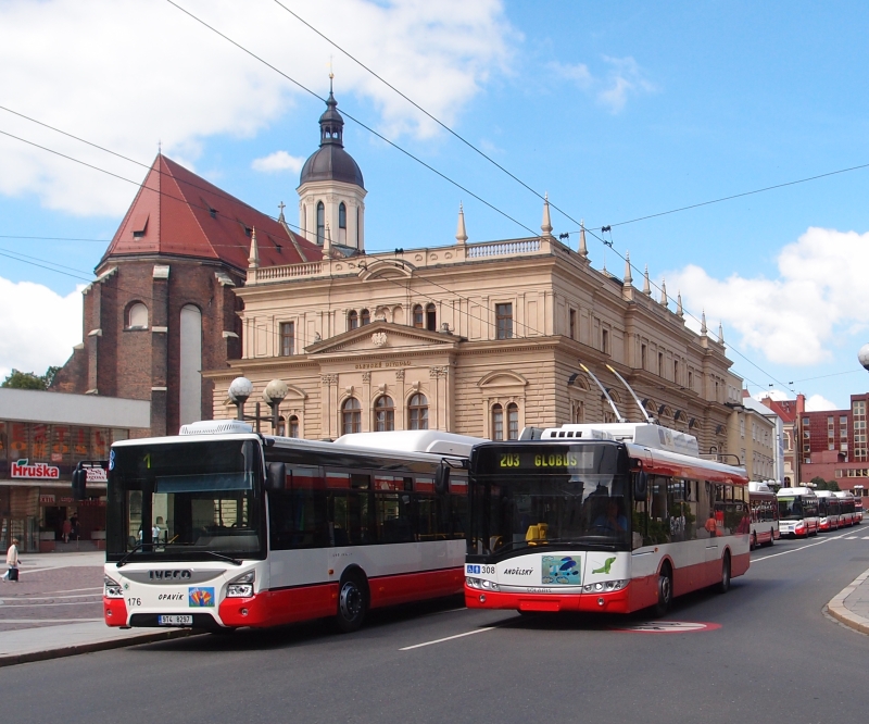 Flotila opavských CNG autobusů je kompletní, spolu s trolejbusy jezdí v Opavě 