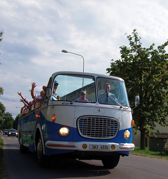 Jeden z posledních letošních výjezdů vyhlídkového autobusu   Škoda 706 RTO 