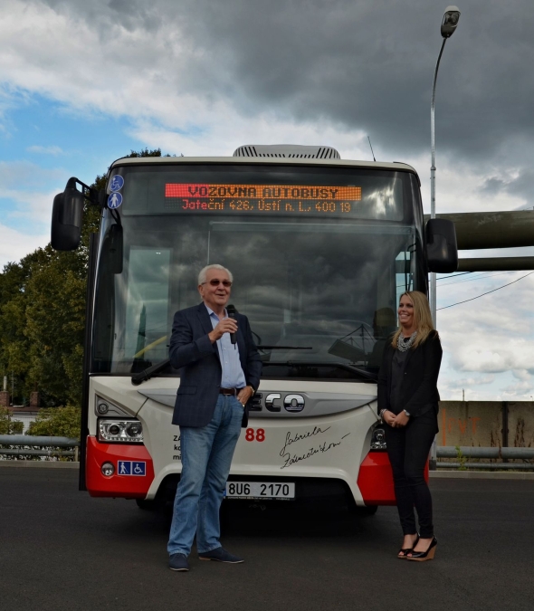 DPmUL představil 8.9.2015 nové autobusy a další sportovní osobnosti a oddíly, 