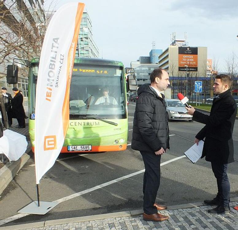 První bezplatné elektrobusy v Praze svezly přes 300 tisíc pasažérů