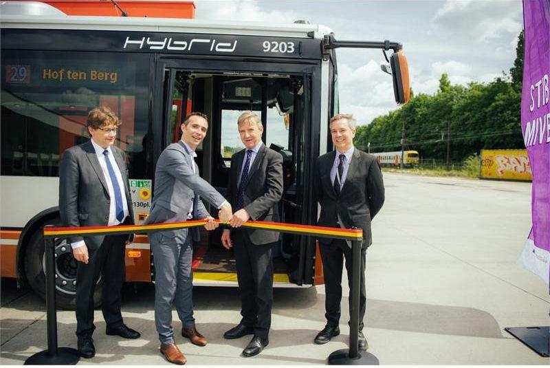 STIB převzal v Bruselu první nové hybridní autobusy od Iveco