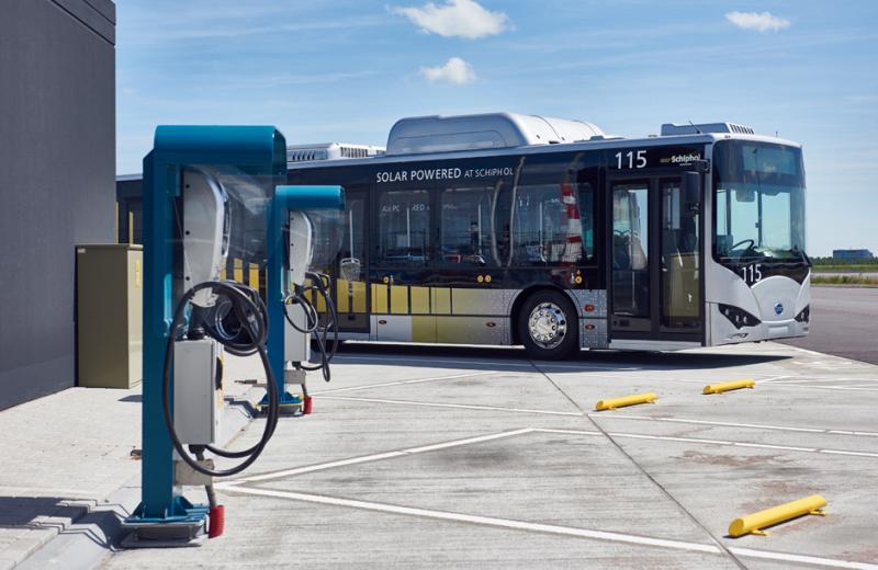 Arriva Touring bude zajišťovat autobusovou dopravu na letišti Schiphol