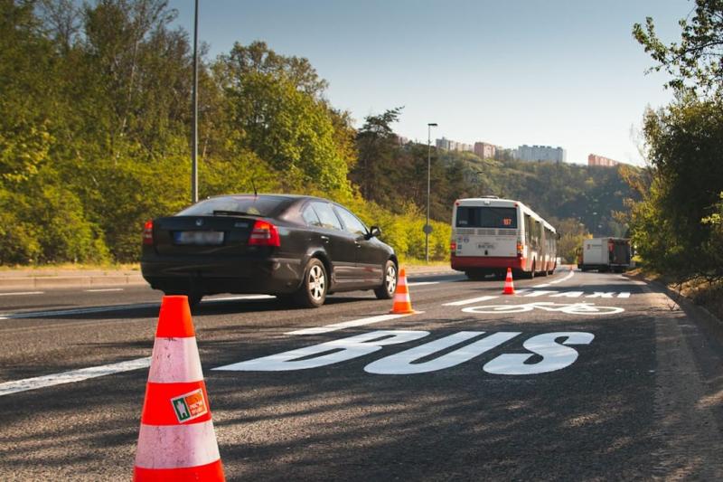 Nový buspruh v Praze urychlí suchdolské autobusy až o 5 minut