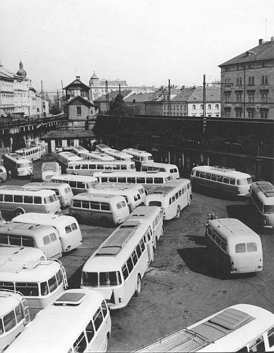 Autobusové nádraží Praha Florenc se od pondělí 11. května začíná vracet do obvyklého provozu