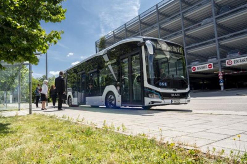 MAN před 50 lety představil svůj první elektrický autobus