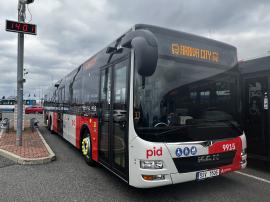 MAN předal Arrivě sedm nových městských autobusů pro PID