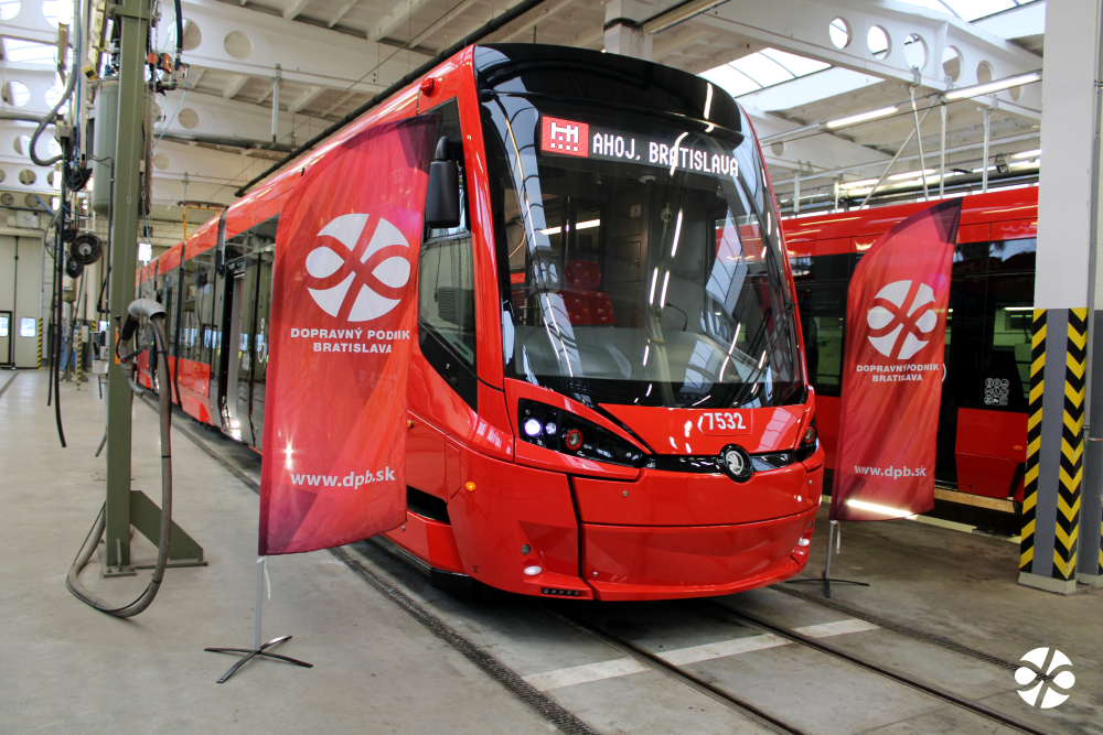 První obousměrné tramvaje Škoda dorazily do Bratislavy