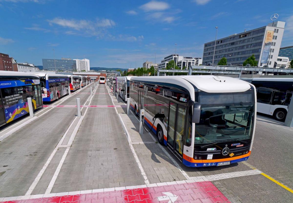 Depo ESWE Verkehr ve Wiesbadenu se 120 dobíjecími místy pro elektrobusy