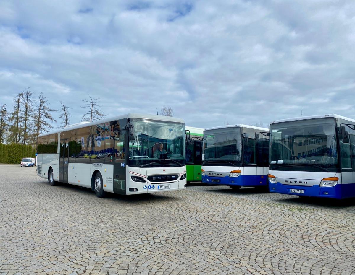Karosérie autobusů Daimler se vyrábějí v Daimlerově ulici 