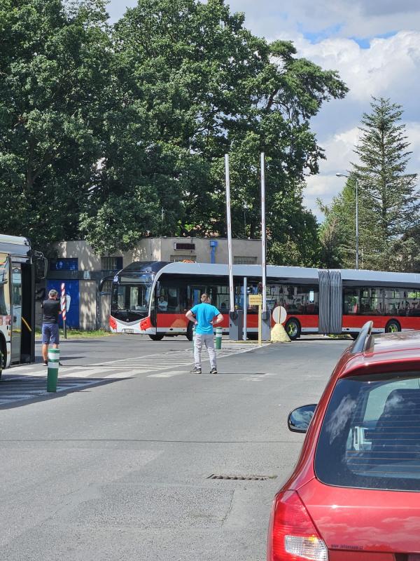 Na Kladno už dorazily i kloubové elektrické autobusy 