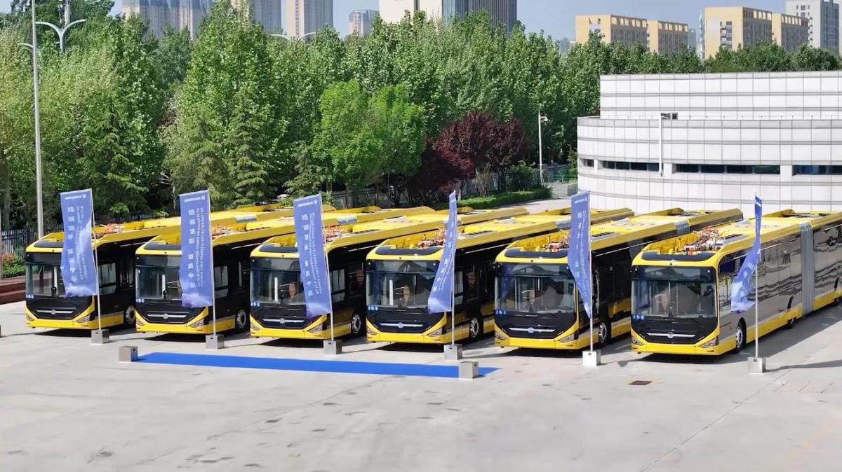 Čínští výrobci prodali v prvním pololetí roku 2024 téměř 242 tisíc autobusů